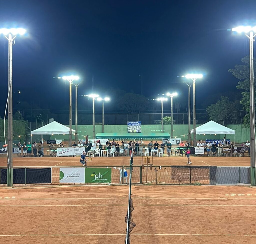 Torneio de tênis reuniu mais de 200 atletas na Associação Médica