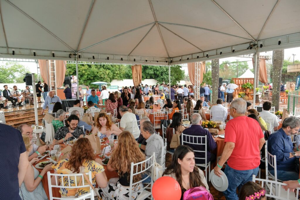 Feijoada da AMMS reuniu centenas de médicos e familiares em celebração ao Dia do Médico